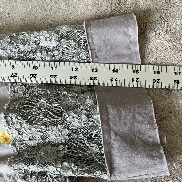 POL Floral V-Neck Raw Edge T-Shirt with Lace Detail Boho Cottagecore Size Small - Picture 15 of 16